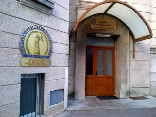 Cutremur în PNL: Iulian Dumitrescu, vizat de DNA într-un dosar de luare de mită şi fals în declarații