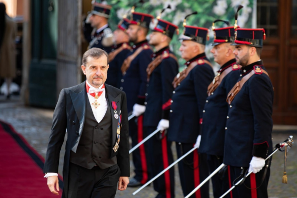 MAE plătește o chirie lunară de 10.500 de euro pentru unul dintre ambasadorii României. Explicațiile instituției