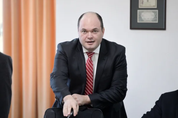 Cine sunt cei doi consilieri pe finanțe și educație luați de Bolojan la Guvern. „Un economist care este consacrat și care sper să fie un sprijin important.”