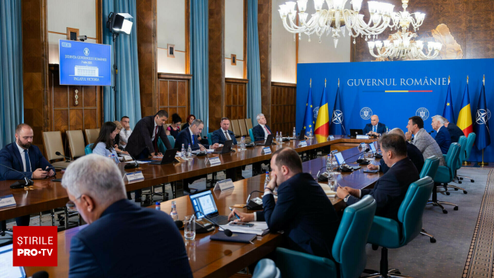 Gesturi simbolice în criză. Mai mulți miniștri și directori își taie salariile. Suma la care a renunțat șeful unui institut