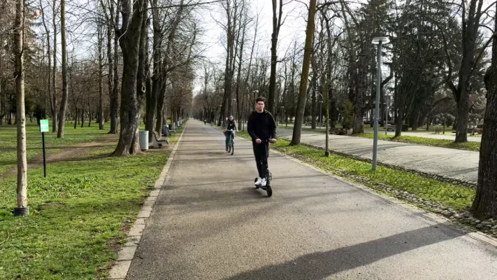Proiect: Fumatul, interzis în parcurile din Cluj-Napoca. Ce amenzi riscă cei care ignoră regulamentul