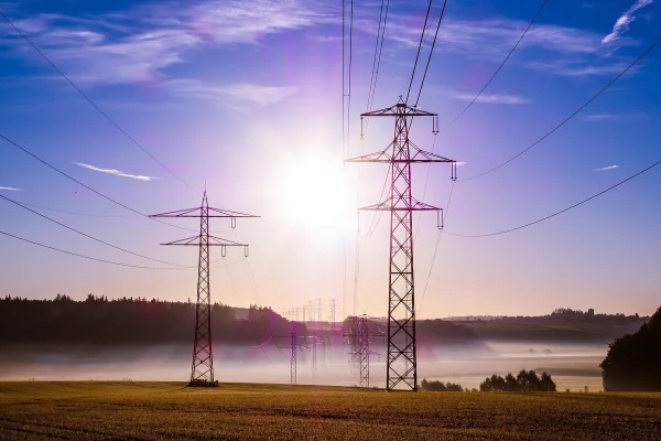 ANRE: Cumpărătorii de energie vor fi obligaţi să plătească un avans / ”Dacă vrei să intri într-un joc serios, trebuie să joci cu mize reale”