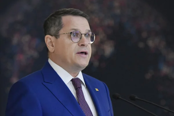 Eduard Hellvig este de părere că PNL „își caută busola”. „Nu mai este vorba doar despre ajustarea câtorva echipe, reformă internă profundă, adică reguli clare”