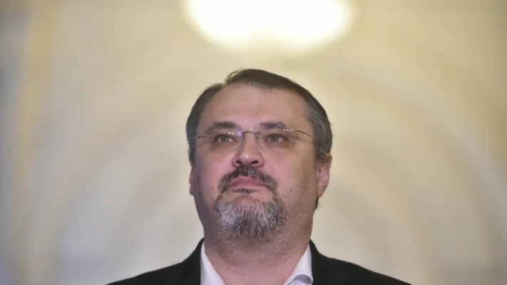 Ghinea continuă scandalul cu ministrul Rafila: Un ministru leneş, incompetent şi iresponsabil. Restul este gargară şi tupeu