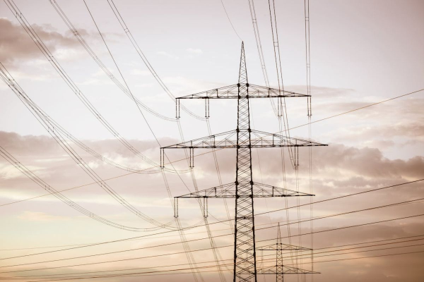 AKTUAL24 | Ungaria vrea să condiționeze furnizarea de energie electrică pentru Ucraina de livrările de gaz și petrol rusești către UE