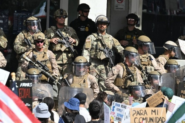 Secretarul Apărării Pete Hegseth retrage cei 700 puşcaşi marini desfăşuraţi la Los Angeles, în timpul unor manifestaţii, luna trecută, împotriva politicii migraţiei a lui Trump