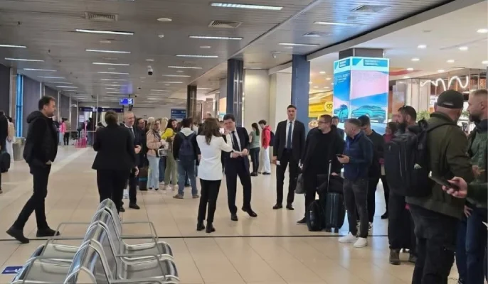 Președintele Nicușor Dan a zburat la Varșovia cu un avion de linie, ca să participe la „Marșul milionului de inimi”