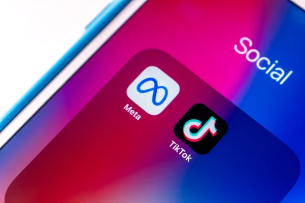Rețelele sociale, surse de manipulare în campanie. Cum pot fi combătute dezinformările pe TikTok, Facebook sau X | ANALIZǍ
