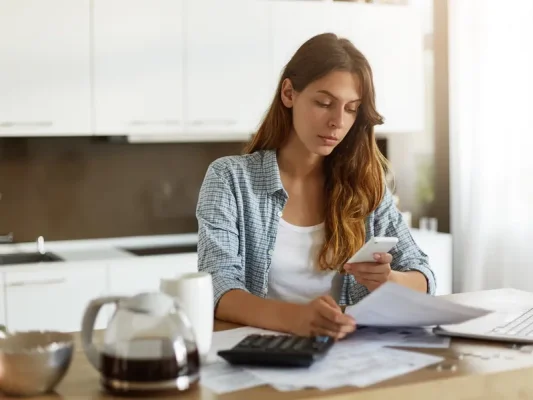 Ce s-ar putea tăia la stat pentru a face economie la buget? Salarii, sporuri și prime pe listă