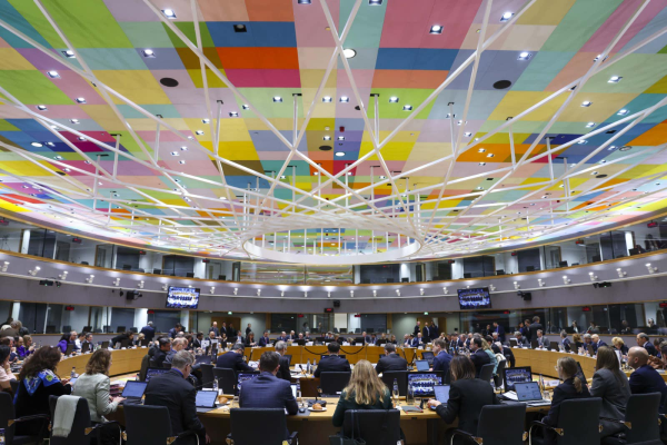 EcoFin avizează vineri constatarea potrivit căreia România nu a luat măsuri pentru reducerea deficitului. Acestea trebuie adoptate prin ordonanţă sau lege şi trebuie trimise la Bruxelles săptămâna următoare