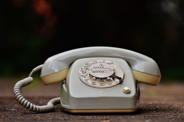 Spitalul Județean din Reșița a renunțat la centrala telefonică, după ce s-a stricat și nu mai poate fi reparată / Cele cinci centraliste se află în concediu de odihnă