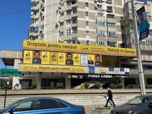 Afișaj electoral ilegal la sediul AUR: BEC dispune înlăturarea materialelor cu George Simion