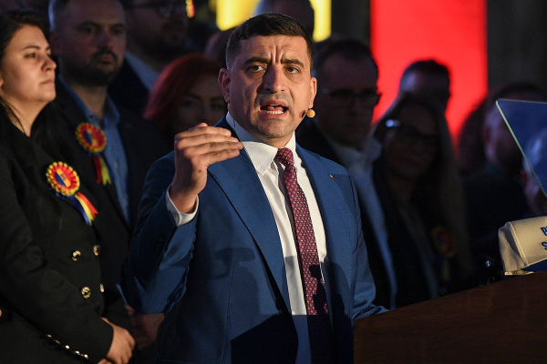 Derapaj al extremistului George Simion la adresa lui Dominic Fritz și USR: „Murim cu voi de gât, dacă trebuie, pentru o țară suverană” / „Noi suntem băieții ăia care vă bagă carne în frigider”