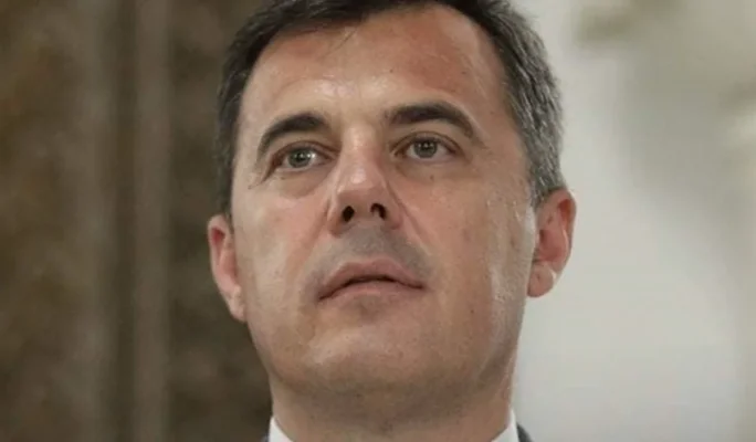 Un fost ministru, transportat de urgență cu elicopterul la București după ce ar fi suferit un AVC