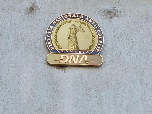 ULTIMĂ ORĂ - Inspector ANAF, inculpat de DNA pentru că a cerut șpagă un milion de euro unui om de afaceri