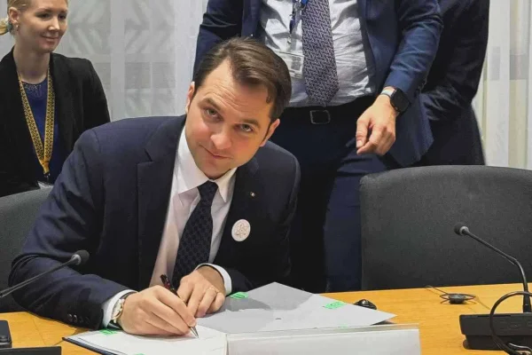 Sebastian Burduja: Prin producerea de energie eoliană off-shore vom crește independența sistemului energetic și vom asigura o energie mai verde în casele românilor
