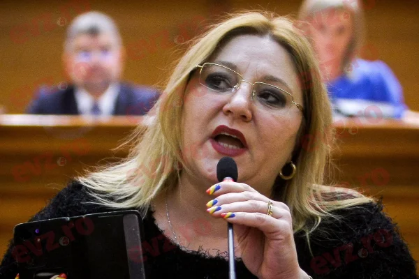 Șoșoacă, mesaj pentru Silviu Vexler: Ar trebui să ne pupați mâinile și picioarele