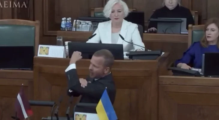 Provocari in Parlamentul Letoniei, un deputat rus a facut semne obscene: „Suntem mai multi – rusa este limba noastra” – VIDEO