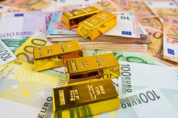 Investitorii sunt cu ochii pe Orient și America