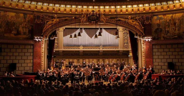 Faimosul pianist Boris Giltburg cântă Șostakovici, cu Filarmonica George Enescu și sub bagheta dirijorului Leo Hussain
