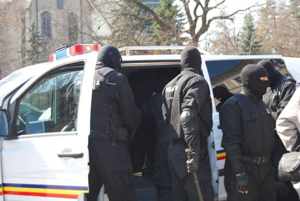 Operațiunea „Jupiter 3”: Lovitură amplă la nivel național: Percheziții în valuri, arme confiscate și milioane recuperate