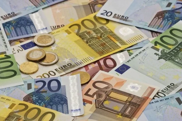 Consilier BNR despre taxarea pe tranzacţiile bancare: „O aberaţie!”/ Rădulescu spune că ANAF trebuie „depolitizată”: „Când nu încasezi 9 miliarde de euro pe an şi vrei să faci altceva numai să nu te atingi de hoţia aceasta uriaşă, este strigător la cer”