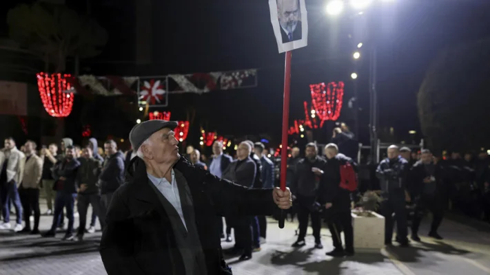 De ce a adoptat PPE o rezoluție care sprijină partidul la putere în Albania?