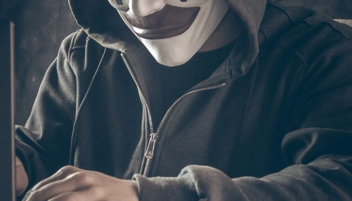 „Regele” hackerilor care a lovit Italia și Franța, arestat la Milano / Era liderul unei bande de infractori români