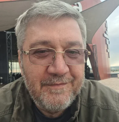Când sloganurile înlocuiesc rațiunea