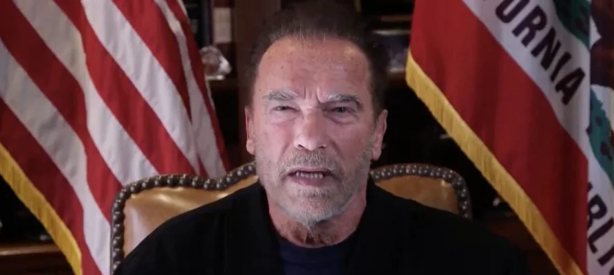 Arnold Schwarzenegger, de origine austriacă, i-a surprins pe călătorii cu metroul din Viena cu un mesaj ecologist
