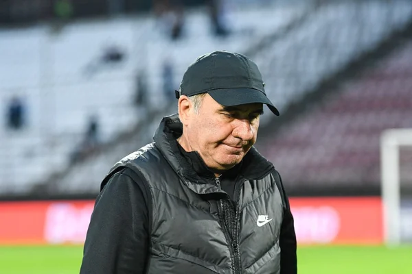 Gică Hagi face un pas în spate! „Regele” nu mai e antrenorul Farului, dar rămâne în club