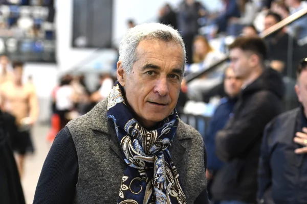 Călin Georgescu, surprins fără bodyguarzi la o competiție națională la care a asistat și soția sa