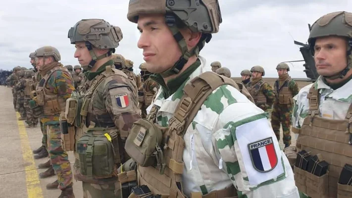 Armata franceză s-a retras joi din Senegal, punând capăt prezenţei sale permanente în Africa de Vest şi Africa Centrală