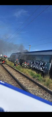 Incendiu la locomotiva unui tren, la intrare în Paşcani / Clătorii s-au autoevacuat - FOTO / VIDEO