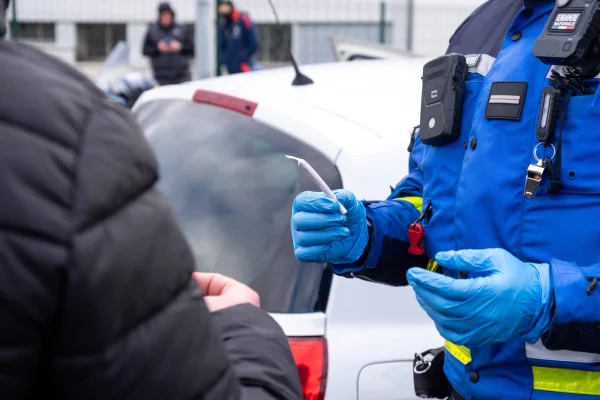 Noua reglementare a substanțelor psihoactive la șoferi, o mare dilemă. Explicația unui medic legist. Societatea civilă cere retragerea legii
