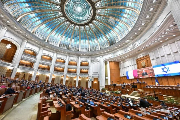 Drapelul Statului Israel - proiectat marți seara pe fațada Palatului Parlamentului