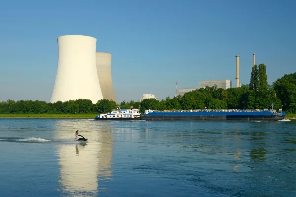 Financial Times: Germania semnalează că nu va mai BLOCA eforturile Franței din domeniul energiei nucleare