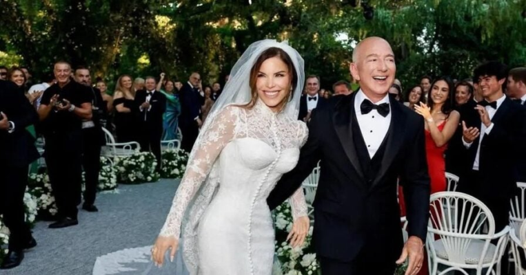 Rochia secretă a lui Lauren Sánchez: 180 de nasturi, un voal inspirat de Sophia Loren și semnătura Dolce & Gabbana