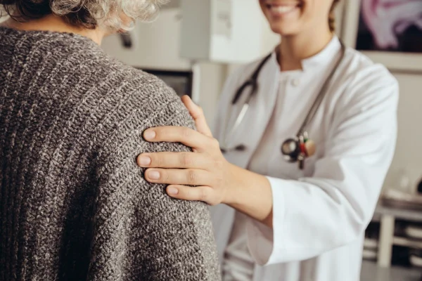 Ghid esențial de analize pentru femeile 40+: Sănătate și echilibru în perioada menopauzei