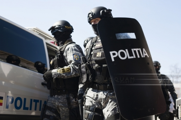 Zece percheziţii făcute de poliţişti în Bucureşti Ilfov şi Galaţi, într-un dosar de evaziune fiscală în formă continuată, cu un prejudiciu de 47 de milioane de lei/ Şapte bărbaţi, acuzaţi că au vândut maşini second-hand fără să declare veniturile