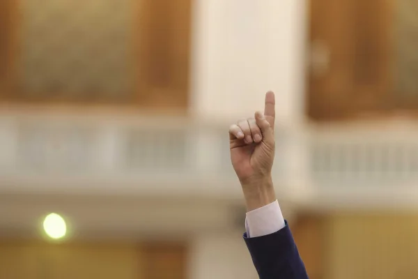 Plen reunit al celor două Camere ale Parlamentului, pentru votul de învestitură a guvernului Ilie Bolojan