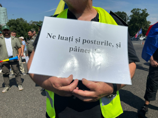 PROTESTE la 40 de grade! Furia oamenilor, mai puternică decât canicula: „Nu dorim să fim părtaşi la DISTRUGERE”