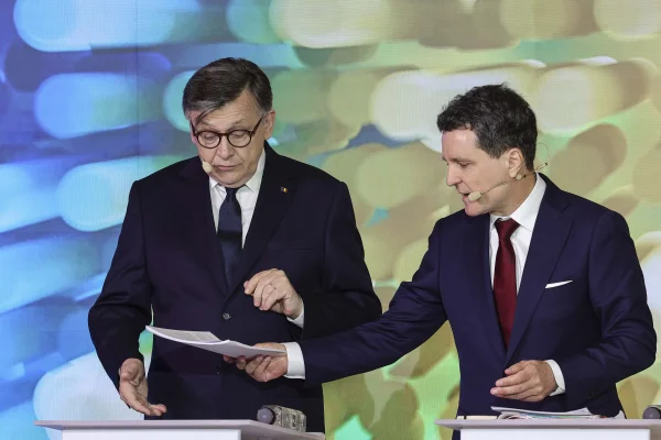 Crin Antonescu, reacție în urma documentelor publicate de Nicușor Dan: „Aţi parazitat două dezbateri cu obsesia vânzărilor de terenuri” / Replica lui Nicușor Dan