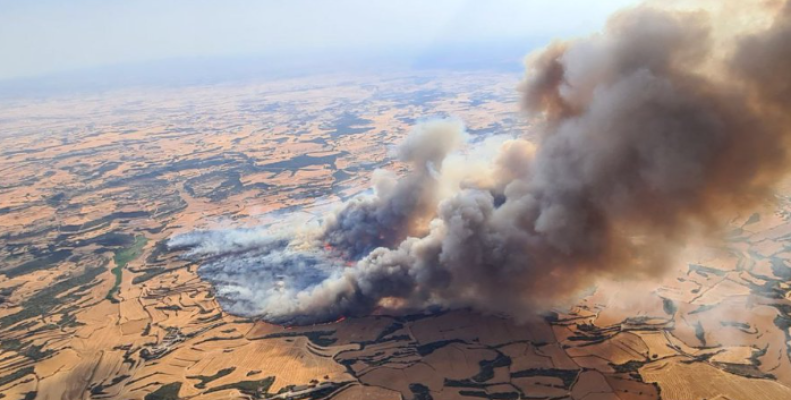 Peste 18.000 de persoane, obligate să rămână în case din cauza unui incendiu în regiunea spaniolă Catalonia
