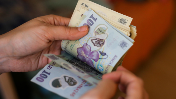 Exclusiv  Cele două variante prin care Guvernul Bolojan va încerca să taie salariile uriașe ale șefilor din instituțiile de stat