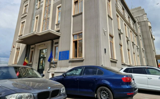 Una dintre inculpatele din mega-dosarul șpăgilor în Portul Constanța a recunoscut că a mituit ofițerul sub acoperire pentru un post în CN APMC / Femeia a încheiat acord de recunoaștere cu procurorii