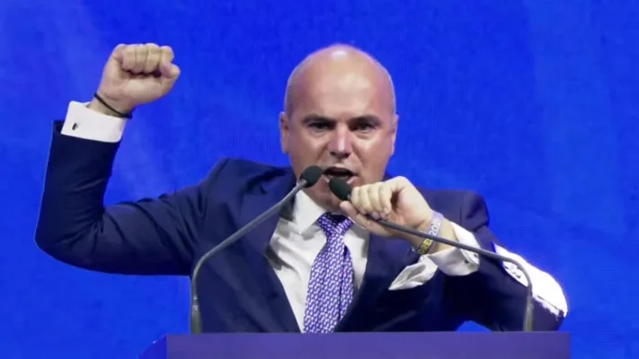 Rareș Bogdan: Să ne ducem iar în braţele PSD înseamnă că nu am învăţat nimic şi că suntem complet cretini