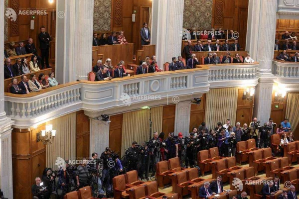 Parlament/ A început ședința solemnă în care președintele ales Nicușor Dan depune jurământul