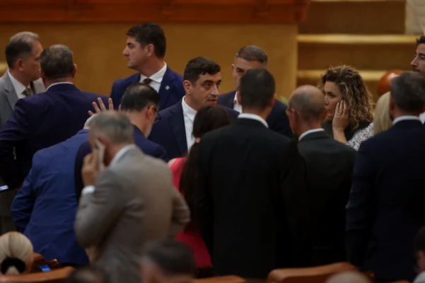 George Simion a anunțat în plenul Parlamentului moțiunea de cenzură împotriva Guvernului: „Aşteptăm ca toţi colegii să se prezinte la vot”