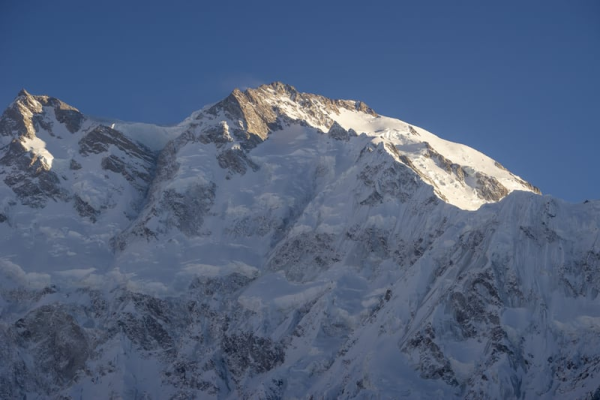 Cădere mortală pentru o alpinistă cehă pe ”muntele ucigaş” din Pakistan / Nanga Parbat este al 9-lea cel mai înalt din lume și unul dintre cei mai periculoși